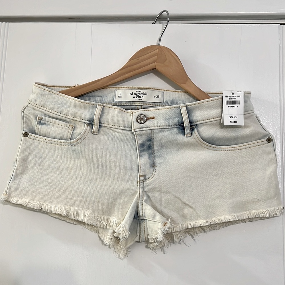 A&F light wash denim shorts, zipper, Low rise size 6